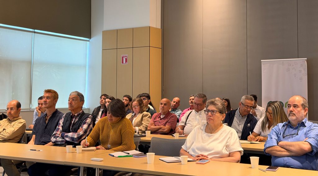 asistentes al simposio de inteligencia artificial